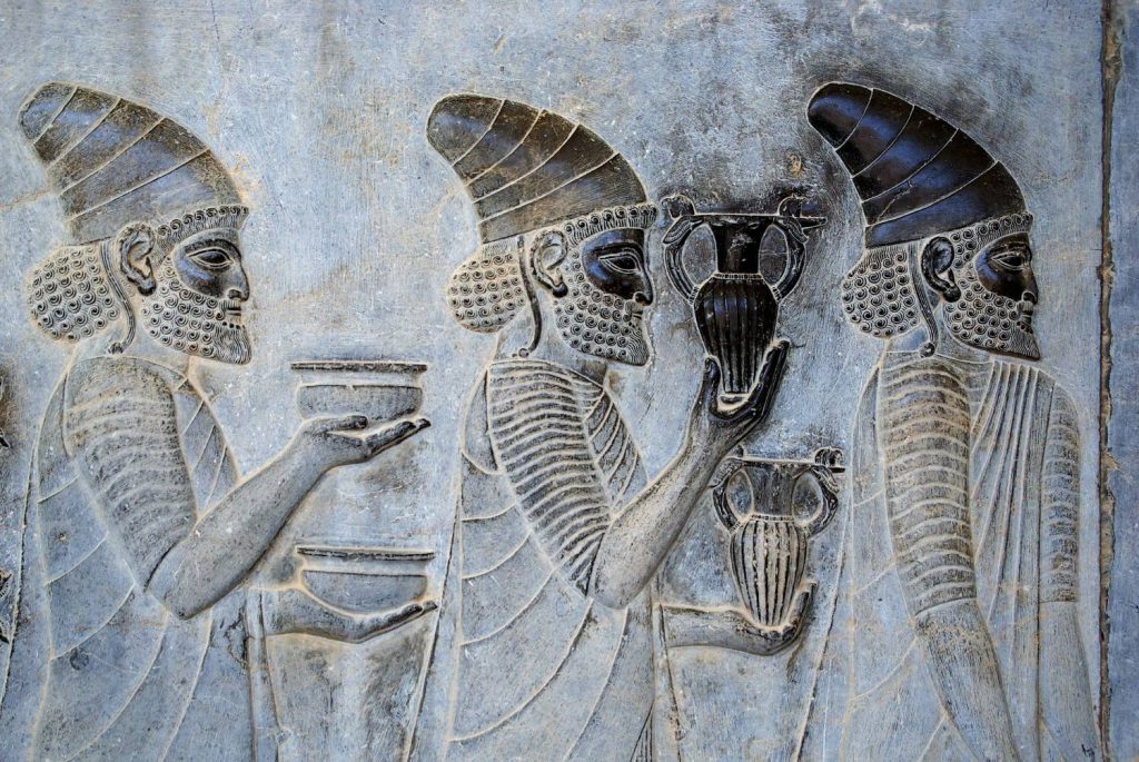 Pourquoi les anciens perses ont-ils reçu leur religion